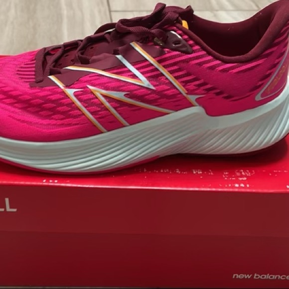 New balance fuelcore prism. V2. Womens size 9. $55 - Picture 1 of 1